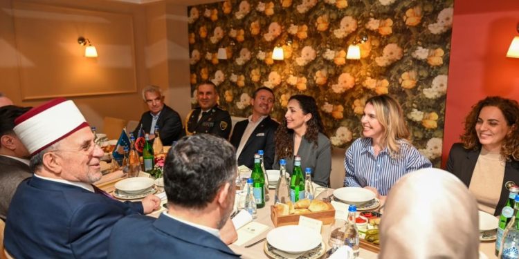 Presidentja Osmani shtron iftar për Myftiun Tërnava