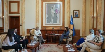 Haxhiu priti drejtoren e NDI-së, prioritet fuqizimi i rolit të parlamentit