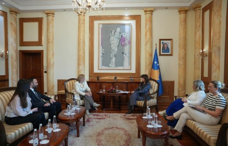 Haxhiu priti drejtoren e NDI-së, prioritet fuqizimi i rolit të parlamentit