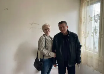 Pas 36 viteve, familja Bunjaku rikthen banesën në veri të Mitrovicës e uzurpuar nga një serbe