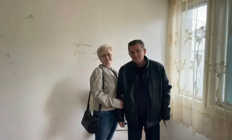 Pas 36 viteve, familja Bunjaku rikthen banesën në veri të Mitrovicës e uzurpuar nga një serbe