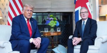 Trump dhe Starmer diskutuan nevojën për rihapjen e Ngushticës së Hormuzit