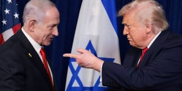 Trump e quan presidentin e Izraelit patetik: Gënjeu për faljen e Netanyahut