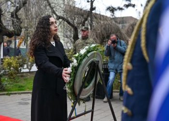 Osmani bën homazhe për ushtarët e rënë të NATO-s: Ndërhyrja hapi rrugën drejt lirisë dhe paqes