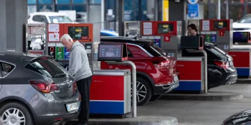 Sllovenia bëhet vendi i parë i BE-së që prezanton ‘kufizimin’ e karburantit