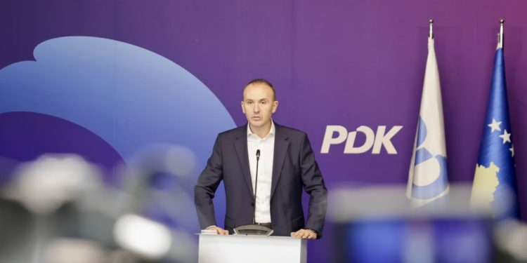 Mustafa, PDK: Të merren masa të menjëhershme për uljen e çmimit të naftës, Qeveria i ka braktisur qytetarët