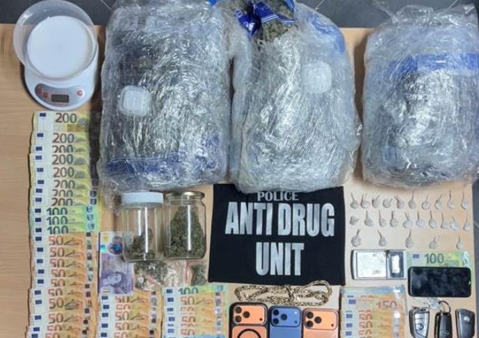 Aksion i madh i antidrogës në Prishtinë, në pranga pesë persona – sekuestrohen mijëra euro