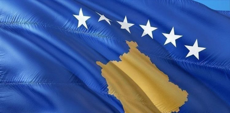 Kosova reagon pas vendosjes së etiketave fyese mbi pllakatin e Ambasadës së saj në Berlin