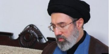 Irani emëron djalin e Khameneit si udhëheqës të ri suprem