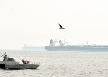 Lideri i ri suprem i Iranit premton të mbajë të mbyllur Ngushticën e Hormuzit