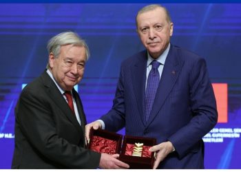 Presidenti turk i dorëzon çmimin ndërkombëtar të paqes kreut të OKB-së