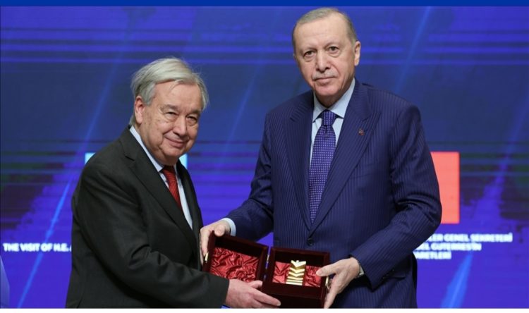Presidenti turk i dorëzon çmimin ndërkombëtar të paqes kreut të OKB-së