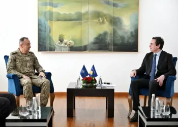 Kurti priti në takim Komandantin e KFOR-it, flasin për situatën e sigurisë