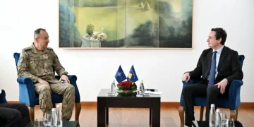 Kurti priti në takim Komandantin e KFOR-it, flasin për situatën e sigurisë