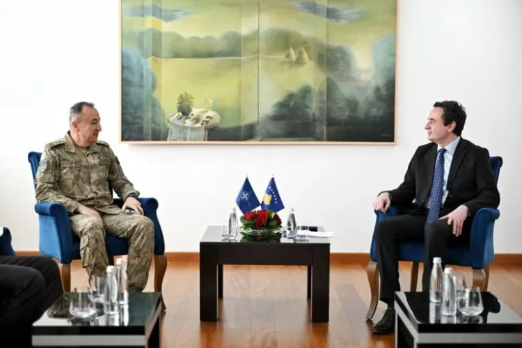 Kurti priti në takim Komandantin e KFOR-it, flasin për situatën e sigurisë