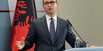 Bushati për deklaratat e Vuçiqit për bashkëpunimin ushtarak Shqipëri-Kroaci: Ballkani Perëndimor nuk ka nevojë për retorikë frike