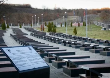 Kurti përkujton m@sakrën e Izbicës: Plagët mbeten të hapura…