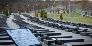 Kurti përkujton m@sakrën e Izbicës: Plagët mbeten të hapura…