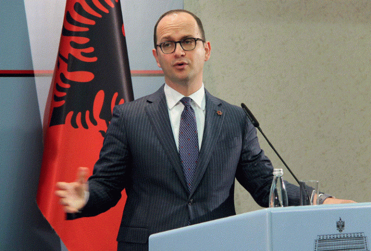 Bushati për deklaratat e Vuçiqit për bashkëpunimin ushtarak Shqipëri-Kroaci: Ballkani Perëndimor nuk ka nevojë për retorikë frike