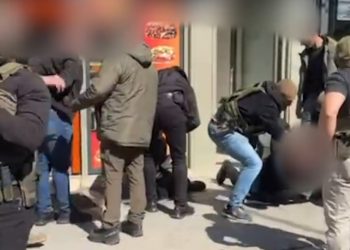 Arr*estohen në flagrancë dy të dyshuar për f@jde, i kërkonin viktimës shtëpinë e lokalet në vlerë rreth 1 milion euro në emër të kamatave