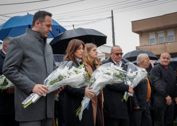 Haxhiu dhe Konjufca nderojnë vi*ktimat e m@sakrës së Podujevës