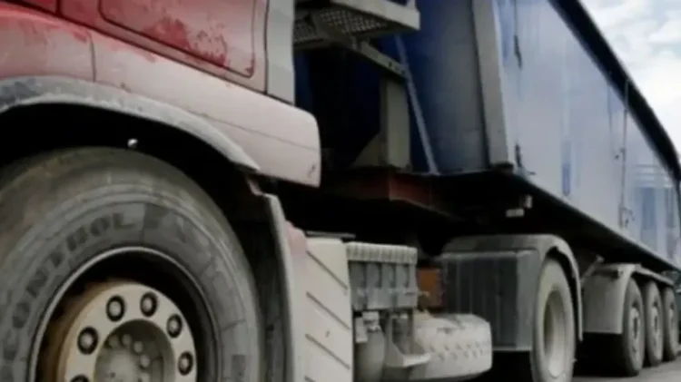 Zhbllokohet për kamionë rruga Pejë–Rozhajë