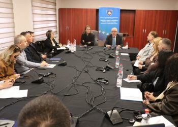 Zbatimi i Ligjit për Automjete dhe të Huaj, Sveçla mbledh zyrtarët e komunave në veri