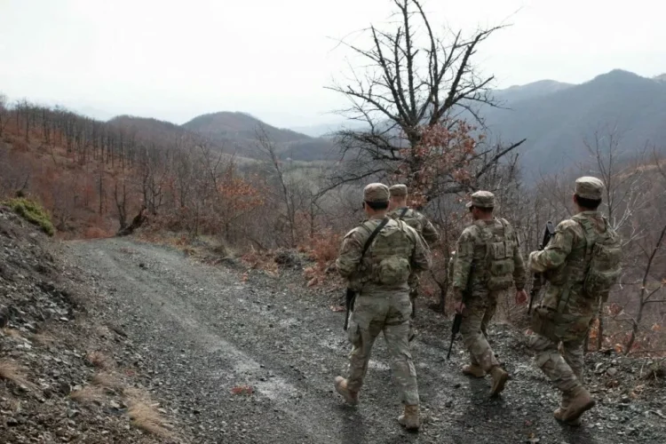 Ushtarët amerikanë në kufirin e Kosovës, KFOR-i