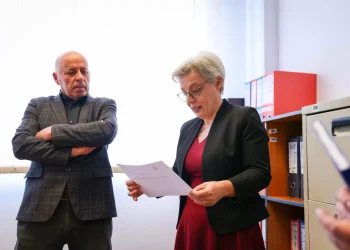 “Drejtësia e prekshme për qytetarët” – Gërvalla viziton Zyrën për Ndihmë Juridike Falas në Gjilan