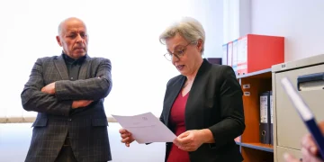 “Drejtësia e prekshme për qytetarët” – Gërvalla viziton Zyrën për Ndihmë Juridike Falas në Gjilan