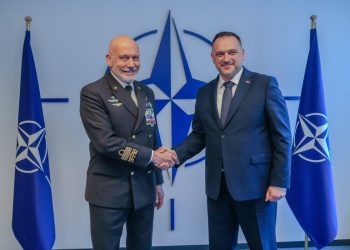 Ministri shqiptar i Mbrojtjes takon drejtuesit e NATO-s në Bruksel, në vëmendje edhe Kosova