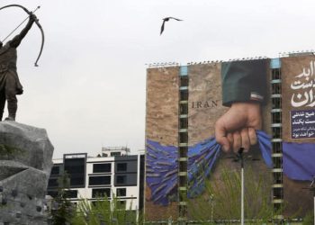 Irani paralajmëron: Ngushtica e Hormuzit do të mbyllet derisa SHBA-të të heqin bllokadën detare