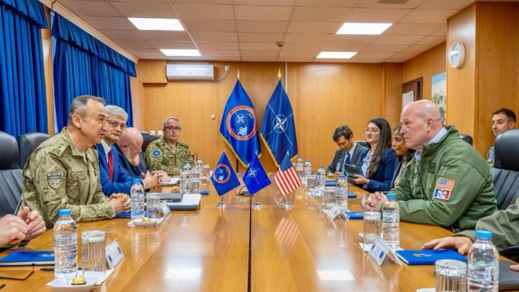 Komandanti i KFOR-it pret ambasadorin amerikan në NATO, diskutojnë për sigurinë në Kosovë