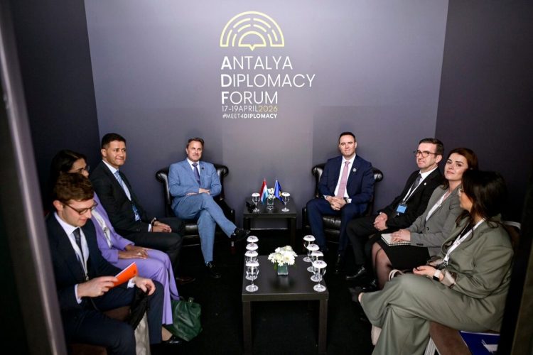 Forumi i Diplomacisë: Konjufca zhvillon takime të rëndësishme, në fokus forcimi i bashkëpunimeve