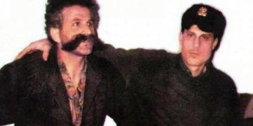 Mesazh pa fjalë, Endriti publikon foton e Thaçit krah Adem Jasharit