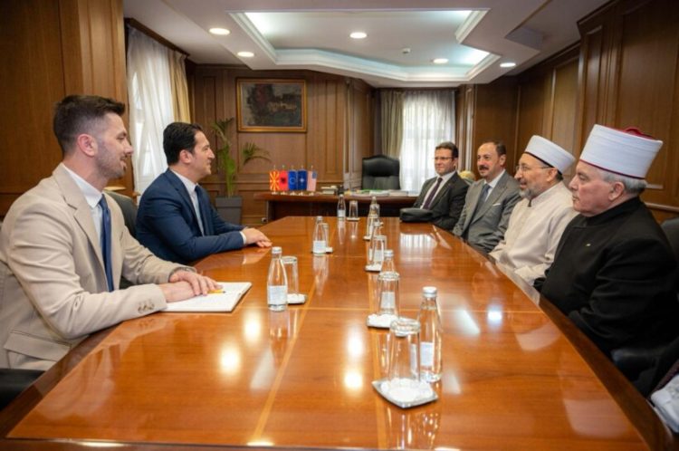 Zëvendëskryeministri Bekim Sali takon kryetarin e Bashkësisë Fetare Islame të Republikës së Turqisë, Sali Arpagush