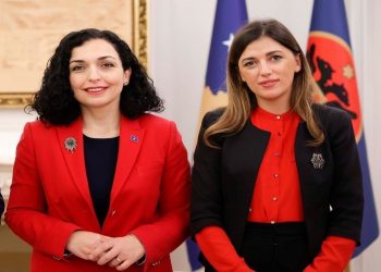 Osmani sot ia dorëzon detyrën Haxhiut