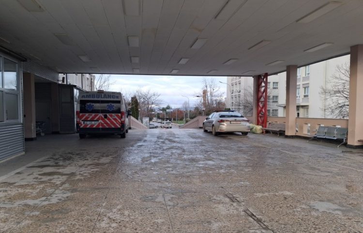 Dy të plagosur me armë zjarri në Veternik, dërgohen në QKUK