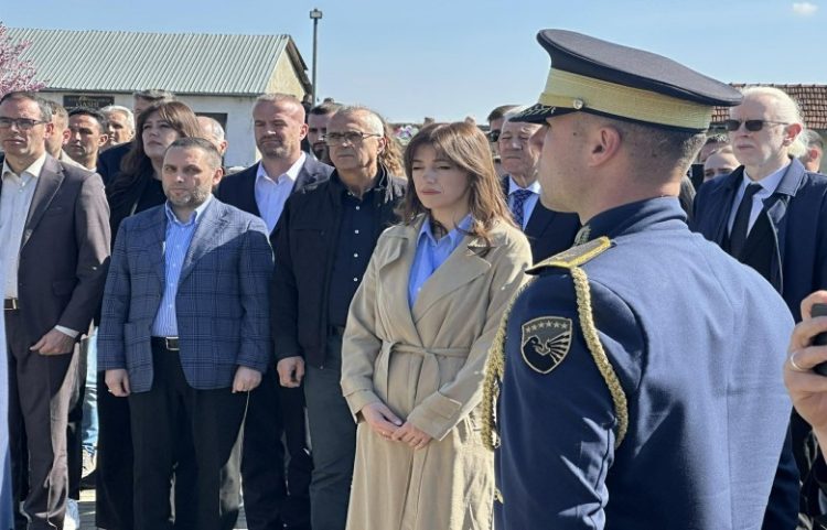 Haxhiu bën homazhe në Rezallë: Krimet e Serbisë nuk do të harrohen kurrë