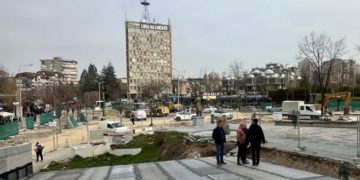 Kaos dhe rrezik për qytetarët në punimet e sheshit `Xhorxh Bush`
