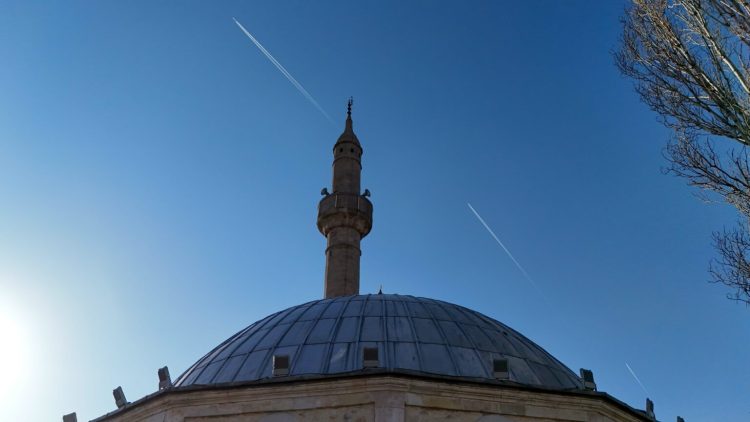 Tri xhami në Komunën e Kamenicës cak i hajnave