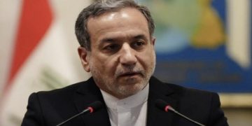 Irani pranon të hapë Ngushticën e Hormuzit për dy javë