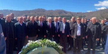 Koshare bashkon krerët shtetërorë e politikë për homazhe