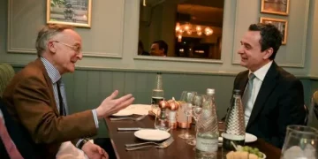 Kurti tregon se ka darkuar tre orë me Malcolm: Mahnitem nga fuqia intelektuale e tij, Kosova ka nevojë për njerëz si Sir Noel