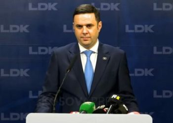 Abdixhiku thotë se nuk do të propozohet për president, Haziri deklaron se është kandidati i parë që do ta mbështesnin