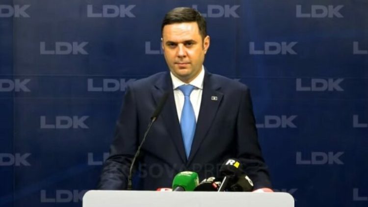 Abdixhiku thotë se nuk do të propozohet për president, Haziri deklaron se është kandidati i parë që do ta mbështesnin