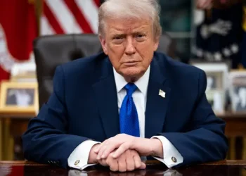 Trump: Marina amerikane do të ndalojë hyrje-daljet në Ngushticën e Hormuzit