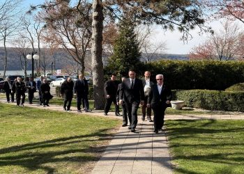 Konjufca bën homazhe në nderim të Eliot Engel: Me dekada mbrojti Kosovën