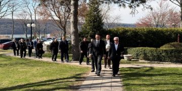 Konjufca bën homazhe në nderim të Eliot Engel: Me dekada mbrojti Kosovën