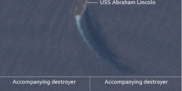 BBC publikon pamjet: Aeroplanmbajtësja amerikane dhe dy shkatërrues u panë pranë Gjirit të Omanit